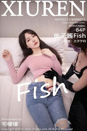 鱼子酱Fish粉色收身上衣配牛仔裤半脱秀曼妙身姿绝美写真