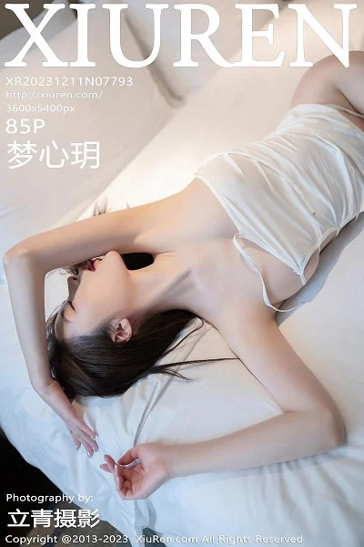 梦心玥性感粉色连衣短裙配粉色丝袜秀高挑曼妙身姿绝美写真