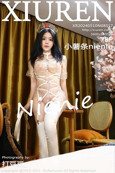 小薯条nienie性感花色睡衣+透明胶衣短裙秀惹火身材绝美写真