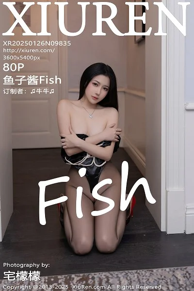 鱼子酱Fish性感黑色皮质服饰配超薄黑丝秀曼妙身材绝美写真