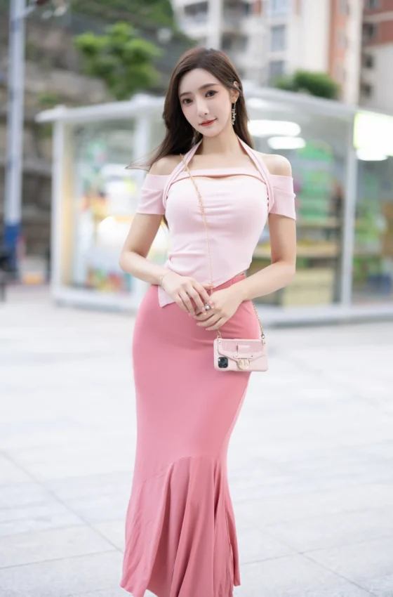 [秀人付费] 王馨瑶Yanni 诱人私拍福利 粉色上衣配半身裙 小奶牛内衣