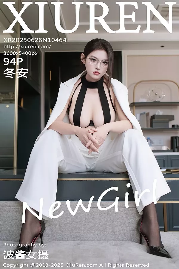 冬安白色西服露黑色情趣内衣配黑丝袜秀丰满身材绝美写真