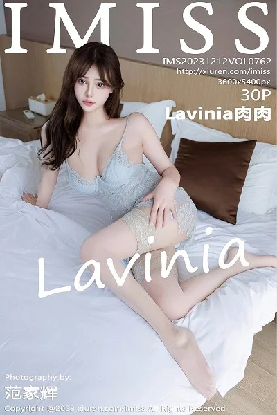Lavinia性感蕾丝吊带情趣睡裙配肉丝袜秀丰满身材绝美写真