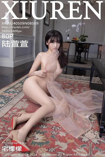 陆萱萱私房性感浅粉色透视西装半脱秀曼妙身材迷人绝美写真