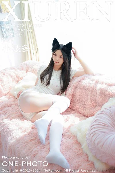 小波多私房性感白色上衣配白色丝袜秀凹凸身材惹火绝美写真