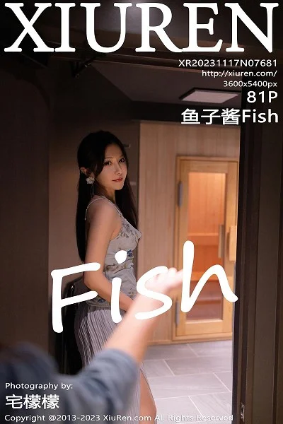 鱼子酱Fish情节拍摄性感蓝灰上衣配长裙秀曼妙身姿绝美写真
