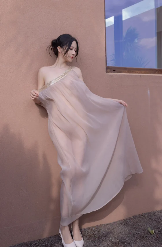 [秀人付费] 鱼子酱Fish 诱人私拍福利 抹胸芦苇女人