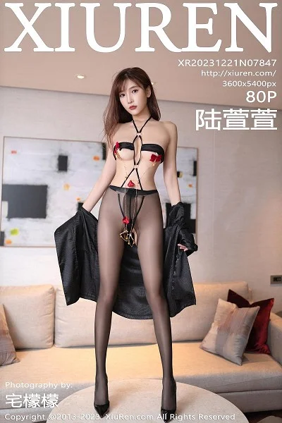 陆萱萱性感黑色情趣服饰配开档黑丝秀惹火身材撩人绝美写真