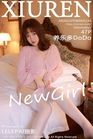 养乐多DoDo半脱露薄透浅色蕾丝内衣秀完美身材绝美写真