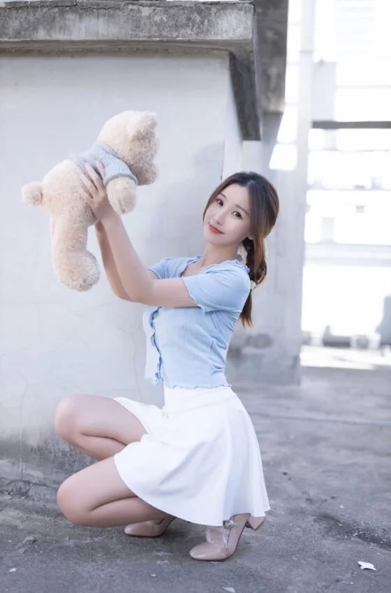 [秀人付费] 杏子 诱人私拍福利 天台
