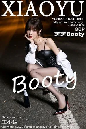 芝芝Booty户外脱性感白T露黑色皮质吊带配无内黑丝绝美写真