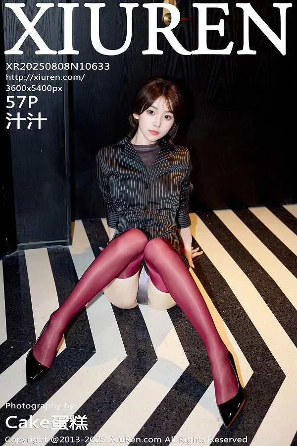 汁汁时尚穿搭性感黑色衬衫配红丝吊袜秀曼妙身姿绝美写真