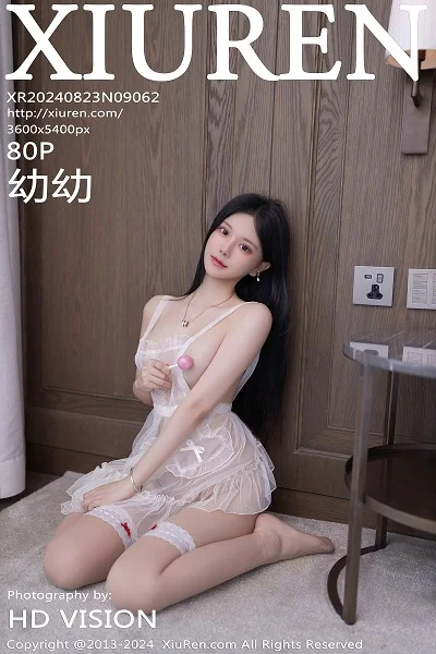幼幼私房性感白色轻透连衣短裙配白丝袜秀完美身材绝美写真