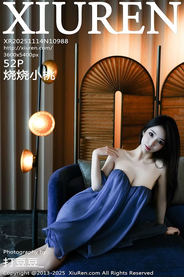 烧烧小桃蓝色连衣短裙+白色碎花连衣裙秀曼妙身材绝美写真