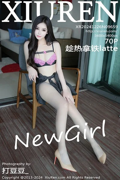 趁热拿铁latte性感黑色制服配超薄肉丝秀丰腴身材绝美写真