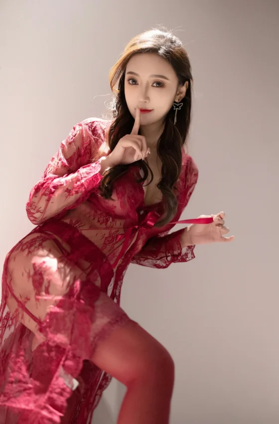 [秀人付费] 王馨瑶Yanni 诱人私拍福利 红色情趣套装