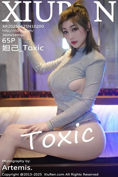 妲己_Toxic性感银色连衣短裙露白色情趣内衣秀翘臀绝美写真