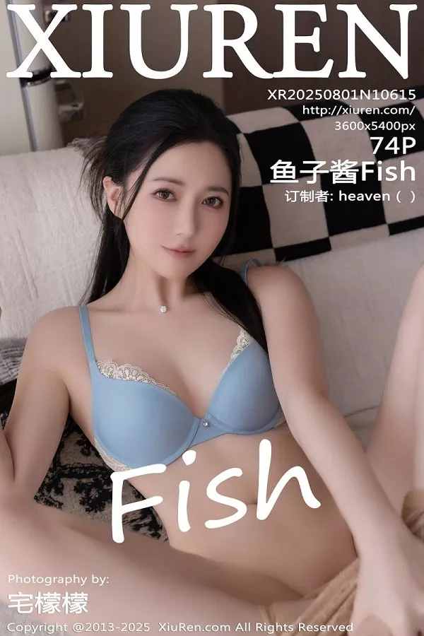 鱼子酱Fish性感白上衣配黑短裙露超薄肉丝秀曼妙身材绝美写真