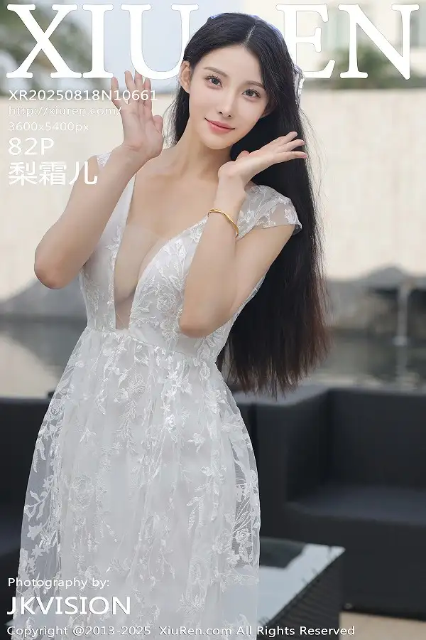 梨霜儿性感低胸白色婚纱配白色丝袜秀丰腴身材完美绝美写真