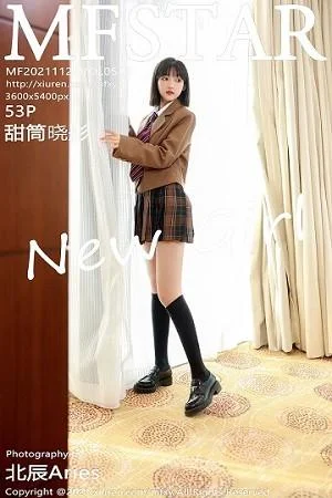 甜筒晓彤居家女友主题粉色内衣配肉丝裤袜甜美可人写真