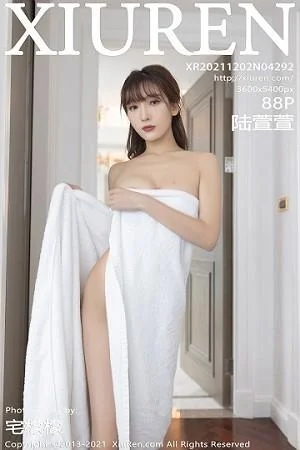 陆萱萱重庆旅拍私房半脱露灰色精致内衣配开档黑丝绝美写真