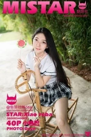 小热巴甲米旅拍沙滩上开胸毛衣+黑色蕾丝睡裙绝美写真