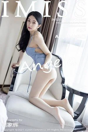 Angela小热巴私房典雅吊裙配朦胧丝袜半脱秀翘臀绝美写真
