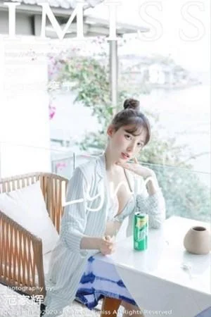 Lynn刘奕宁私房床上性感衬衣半脱秀完美身材绝美写真