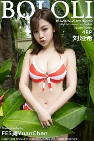 刘娅希普吉岛旅拍红色泳装迷人豪乳呼之欲出