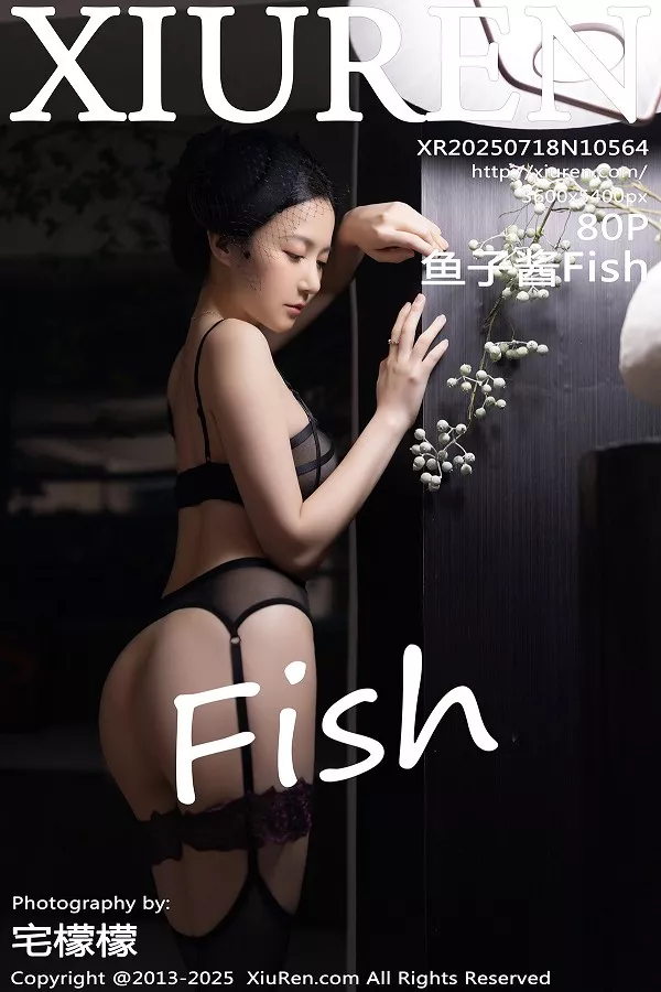 鱼子酱Fish性感黑色情趣内衣配黑丝吊袜秀曼妙身姿绝美写真