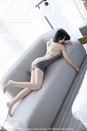 奶瓶私房浴室性感灰色露肩连衣裙秀曼妙身姿迷人绝美写真