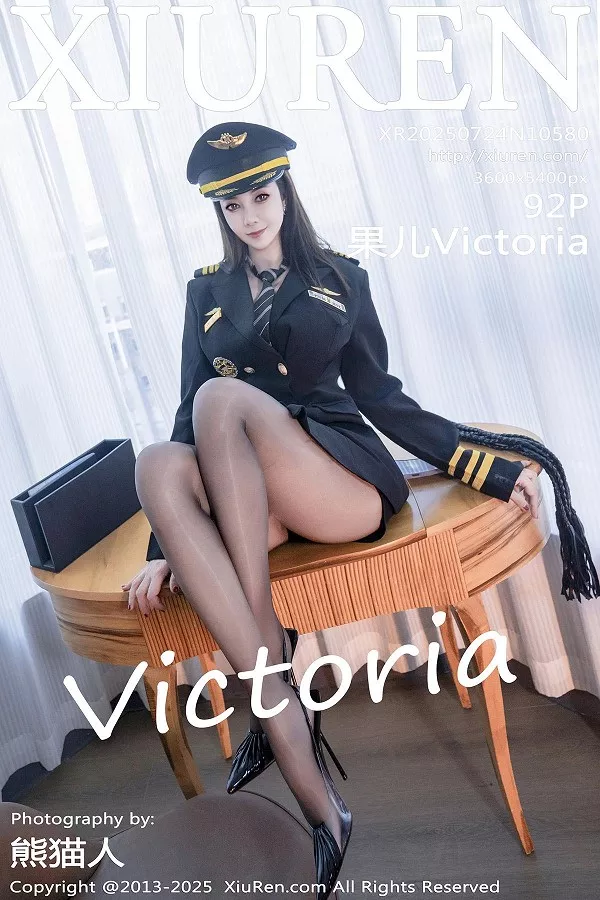 御姐果儿Victoria性感黑色情趣内衣配超薄黑丝秀惹火身材绝美写真