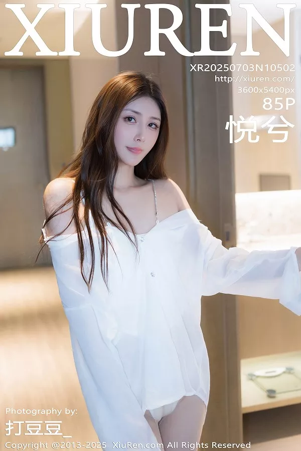 悦兮浴室场景性感白T衬衫配超薄肉丝湿身秀惹火身材绝美写真