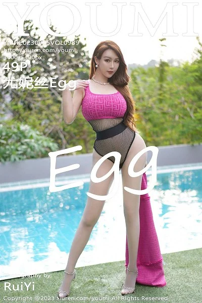 尤妮丝Egg玫红色长裙露黑色渔网情趣服秀惹火身材绝美写真