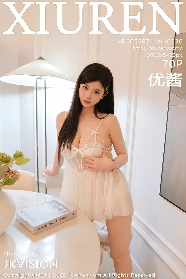 优酱私房性感白色薄纱吊带服饰半脱秀惹火身材撩人绝美写真