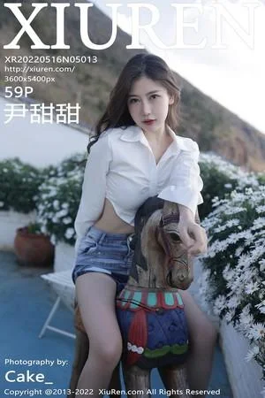 尹甜甜大理旅拍户外性感白T配牛仔短裤秀完美身材绝美写真