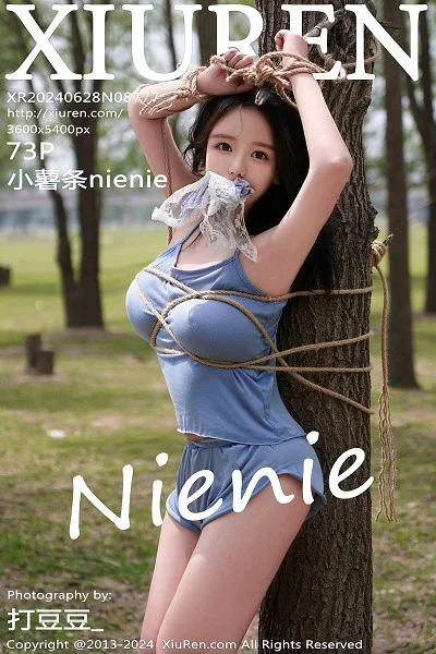 小薯条nienie性感浅红色泳装+浅蓝色吊带秀曼妙身姿绝美写真
