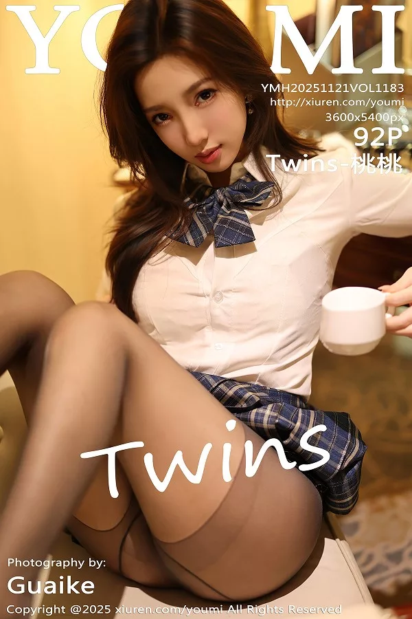 Twins-桃桃性感JK制服露白色内衣配超薄黑丝秀美腿绝美写真