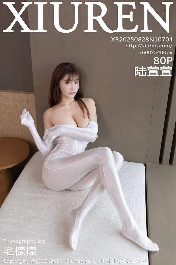 陆萱萱性感白色情趣旗袍露白色连体衣秀完美身材绝美写真