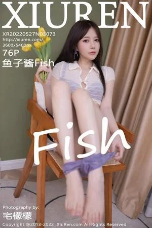 鱼子酱Fish三亚旅拍脱轻透服饰露紫色内衣秀完美身材绝美写真
