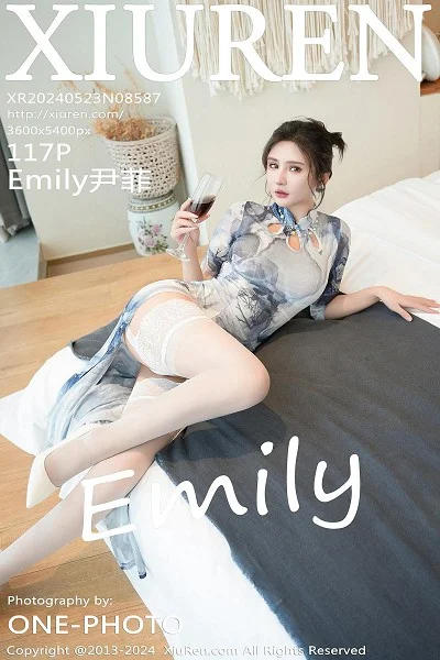 Emily尹菲性感白色蕾丝内衣配白丝吊袜秀惹火身材绝美写真