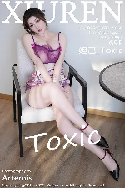 妲己_Toxic性感紫色连衣裙露紫色情趣内衣秀丰腴身姿绝美写真
