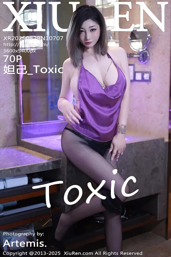 妲己_Toxic性感紫灰上衣配超薄黑丝秀雪峰美臀完美绝美写真