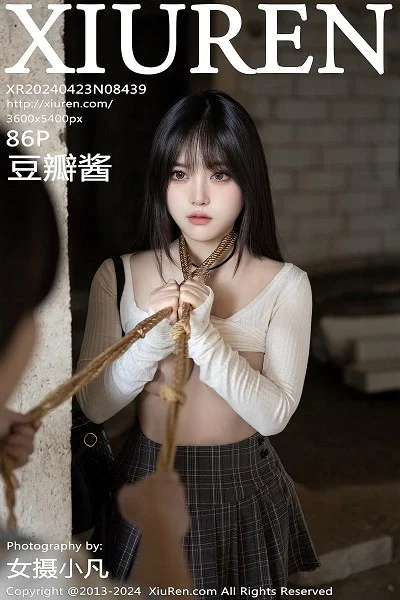 豆瓣酱捆绑主题性感白色上衣配开档黑丝秀丰满身材绝美写真