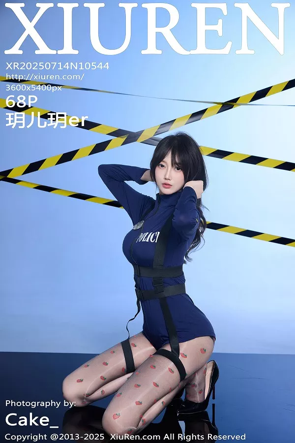 玥儿玥er性感制服配草莓黑丝+胶带裹身秀曼妙身姿绝美写真