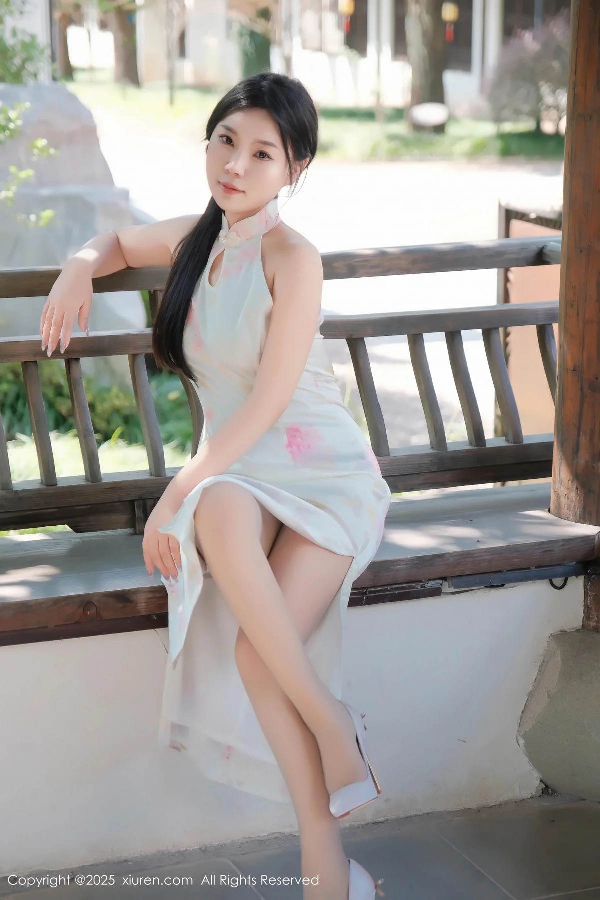 麦田性感浅蓝色旗袍配超薄无内肉丝秀曼妙身姿撩人绝美写真 第 12 张