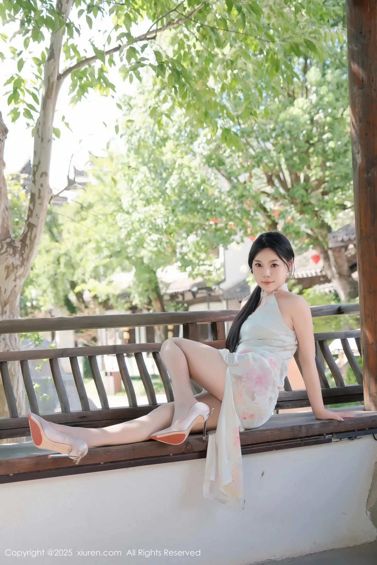 麦田性感浅蓝色旗袍配超薄无内肉丝秀曼妙身姿撩人绝美写真 第 20 张