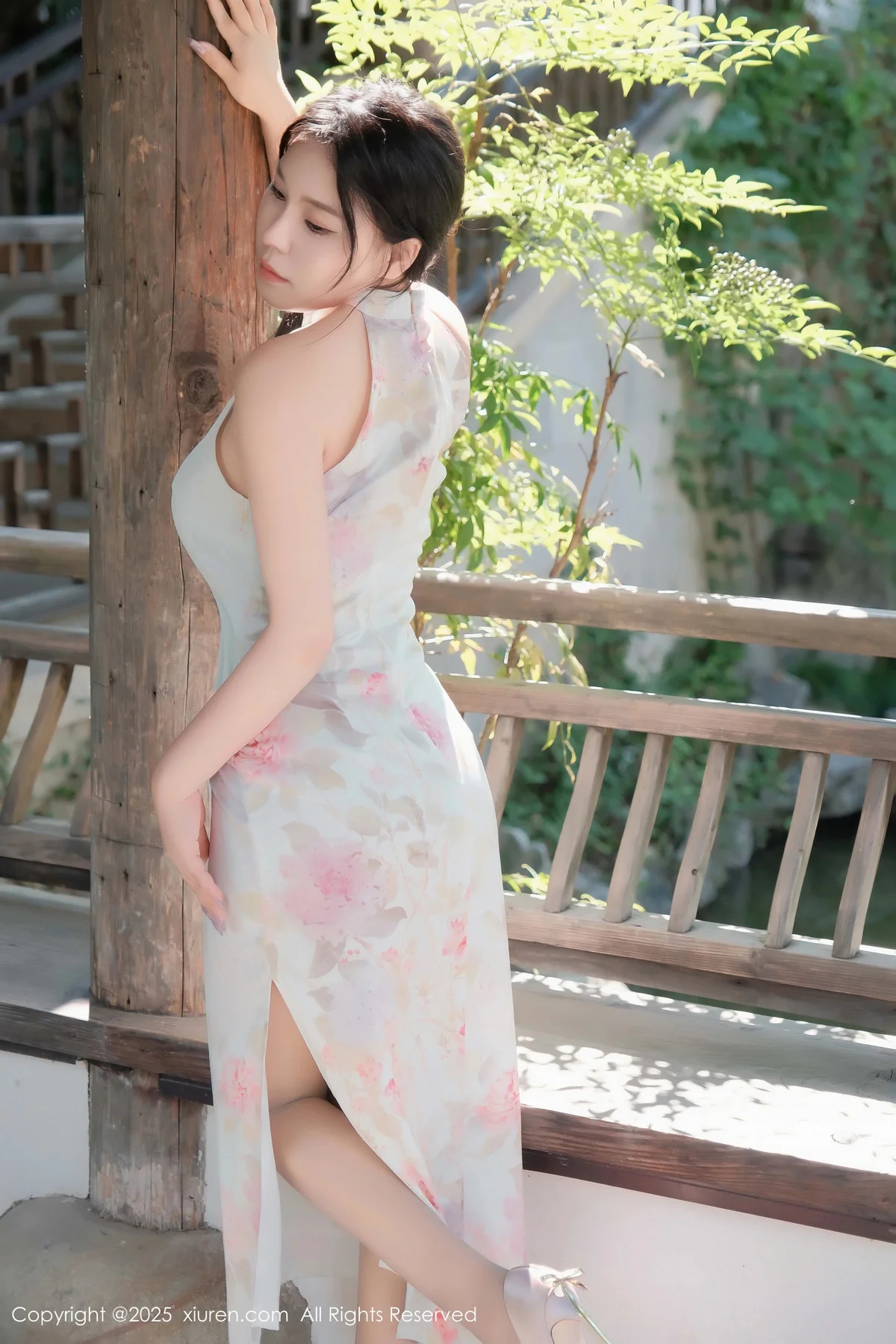 麦田性感浅蓝色旗袍配超薄无内肉丝秀曼妙身姿撩人绝美写真 第 30 张