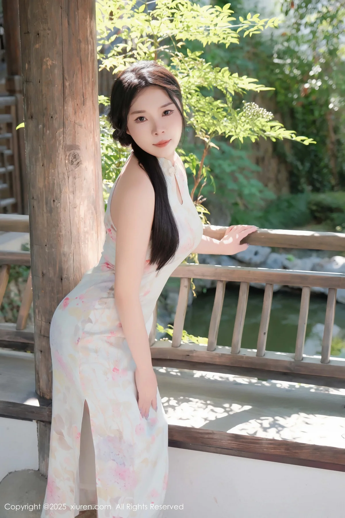 麦田性感浅蓝色旗袍配超薄无内肉丝秀曼妙身姿撩人绝美写真 第 35 张