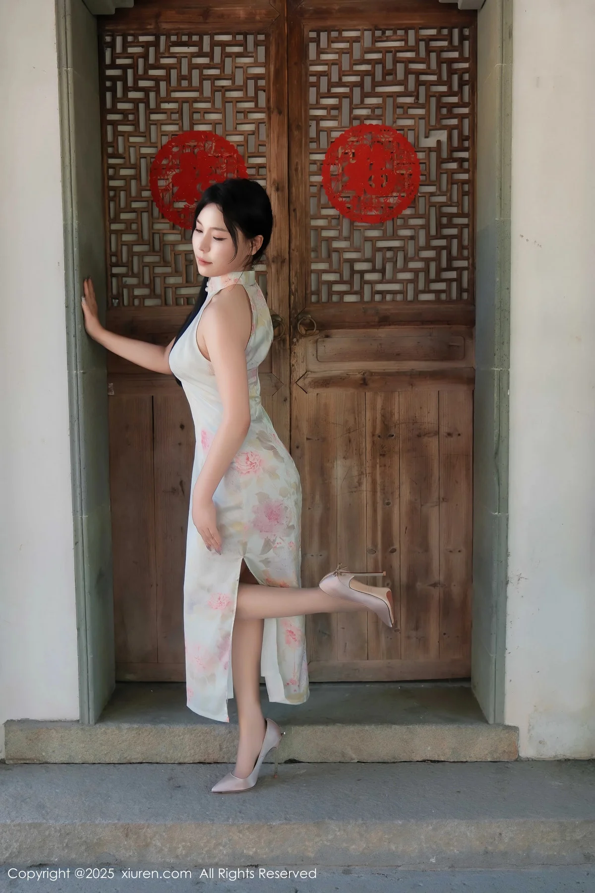 麦田性感浅蓝色旗袍配超薄无内肉丝秀曼妙身姿撩人绝美写真 第 41 张